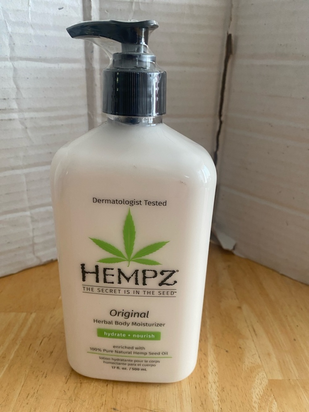 Hempz Original Herbal Body Moisturizer 17oz w pump. Sealed NWT